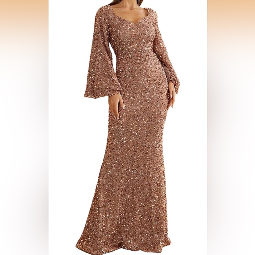 Missord Glamorous Long Sleeve mermaid gold Sequin Gown. NWT. Size XL